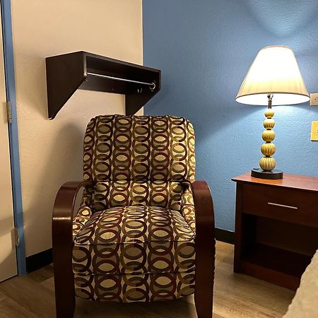 American Inn & Suites Bishop Airport פלינט מראה חיצוני תמונה