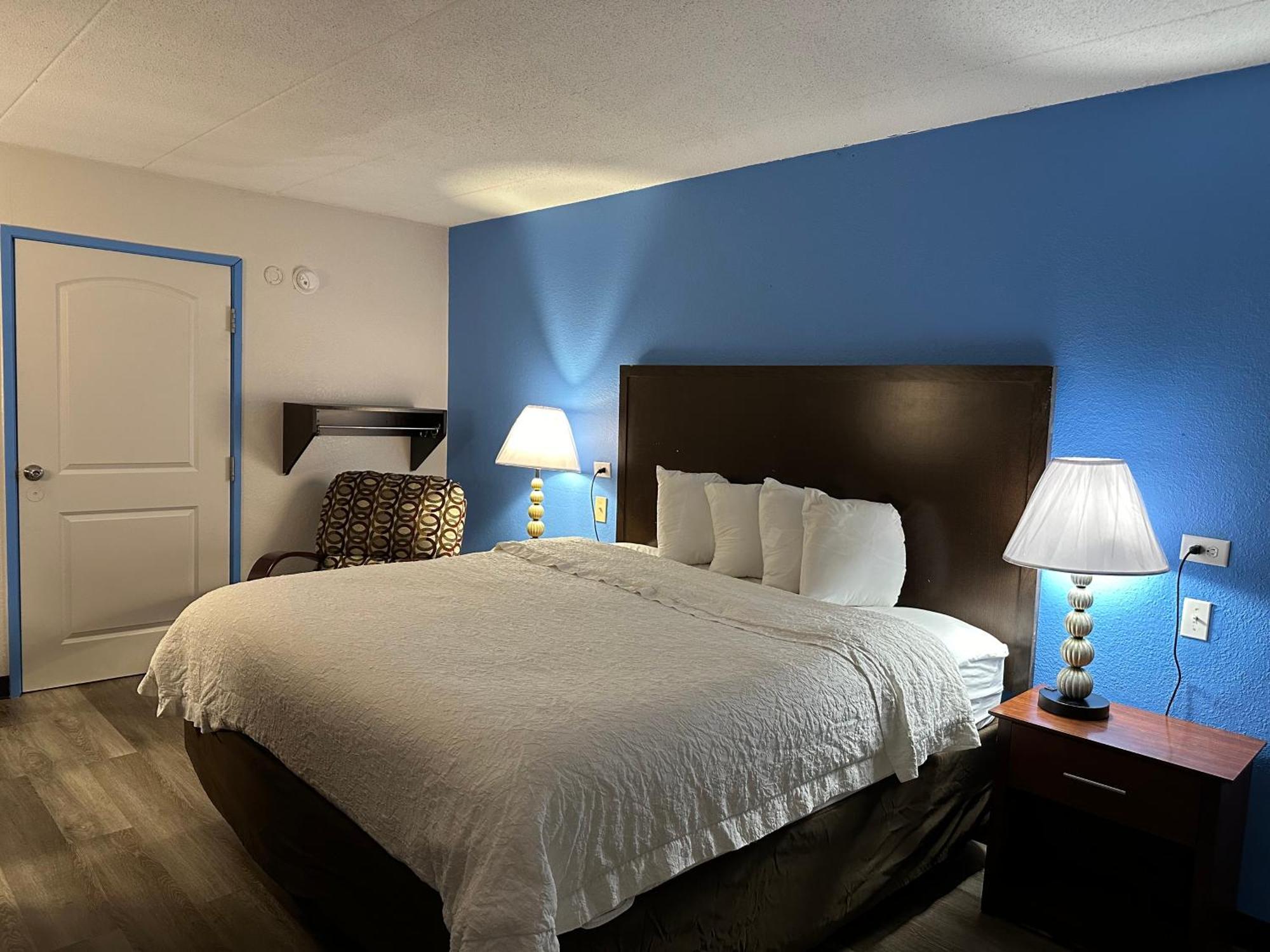 American Inn & Suites Bishop Airport פלינט מראה חיצוני תמונה
