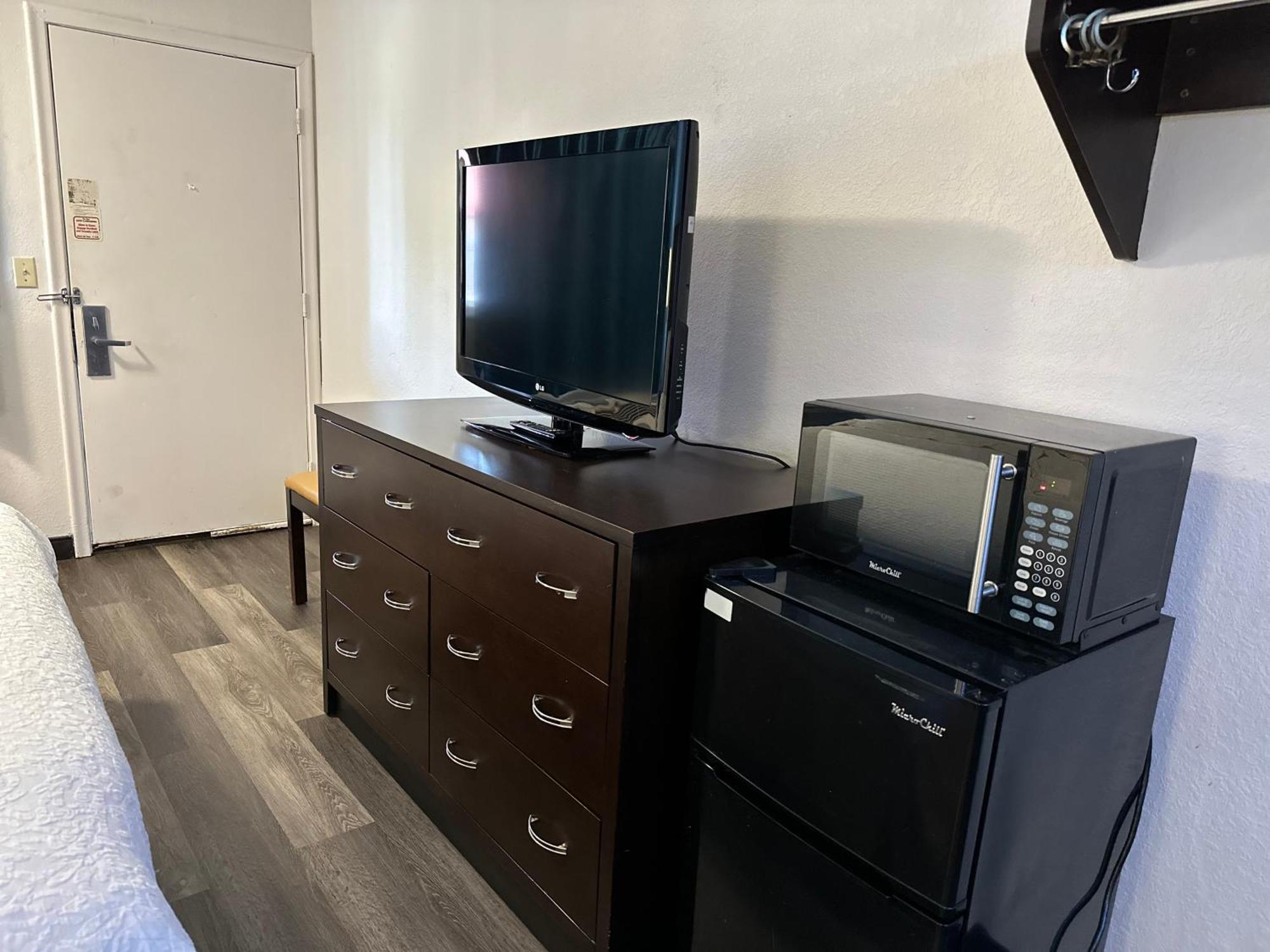 American Inn & Suites Bishop Airport פלינט מראה חיצוני תמונה