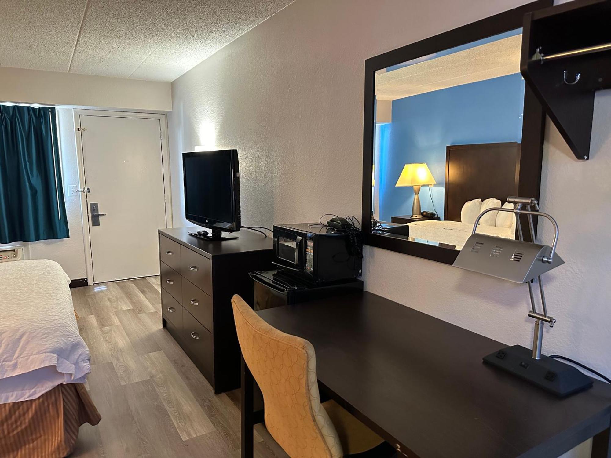 American Inn & Suites Bishop Airport פלינט מראה חיצוני תמונה