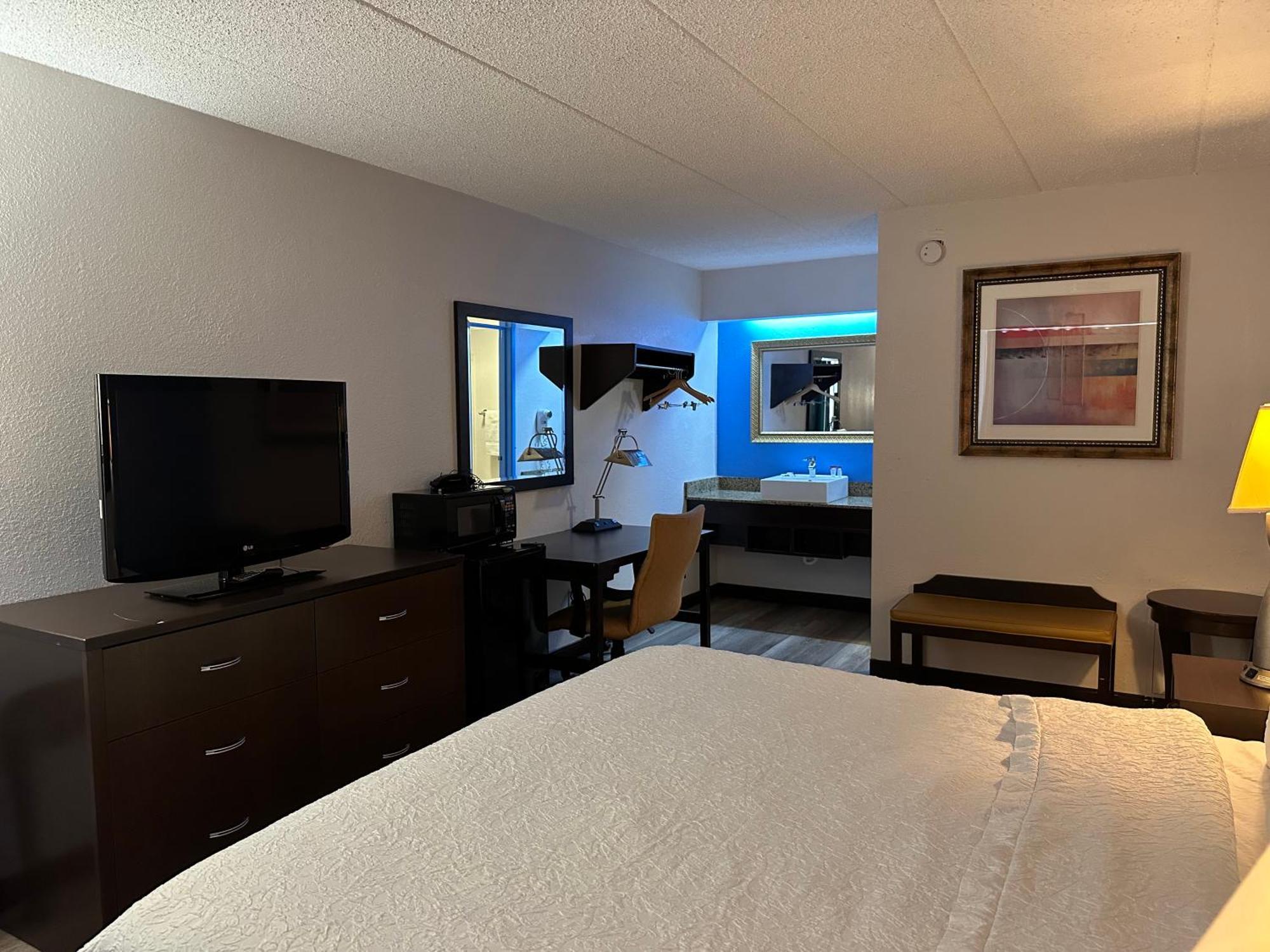 American Inn & Suites Bishop Airport פלינט מראה חיצוני תמונה
